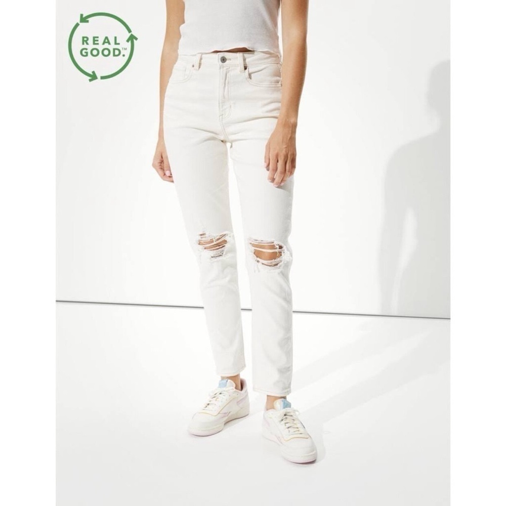 658 - American Eagle NWT White Distressed Mom Jean, Size 8